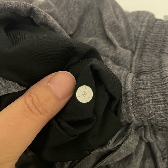 Lululemon Men's shorts size M - Picture 4 of 4